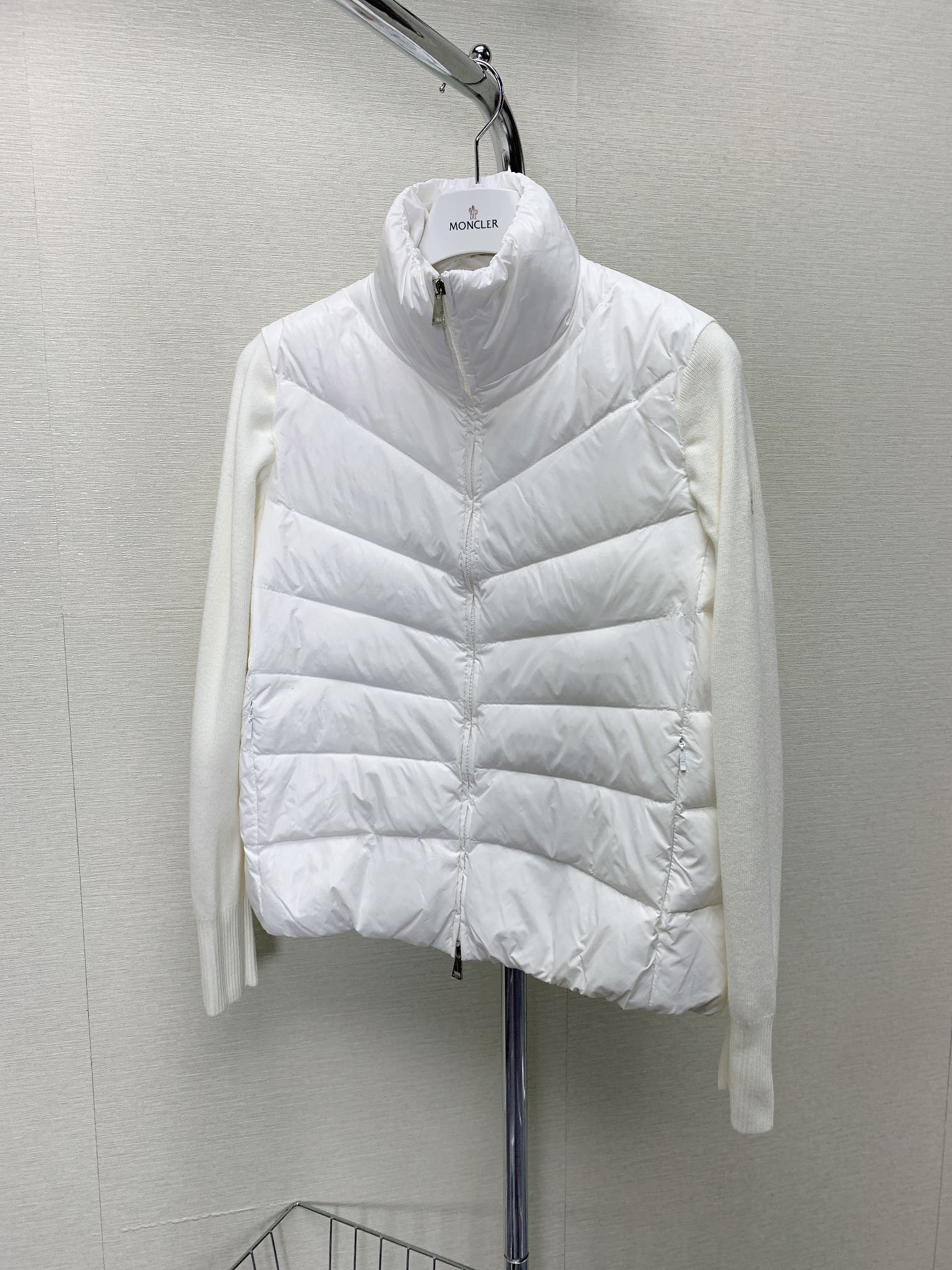 MONCLER 25S JACKET IN WHITE 003