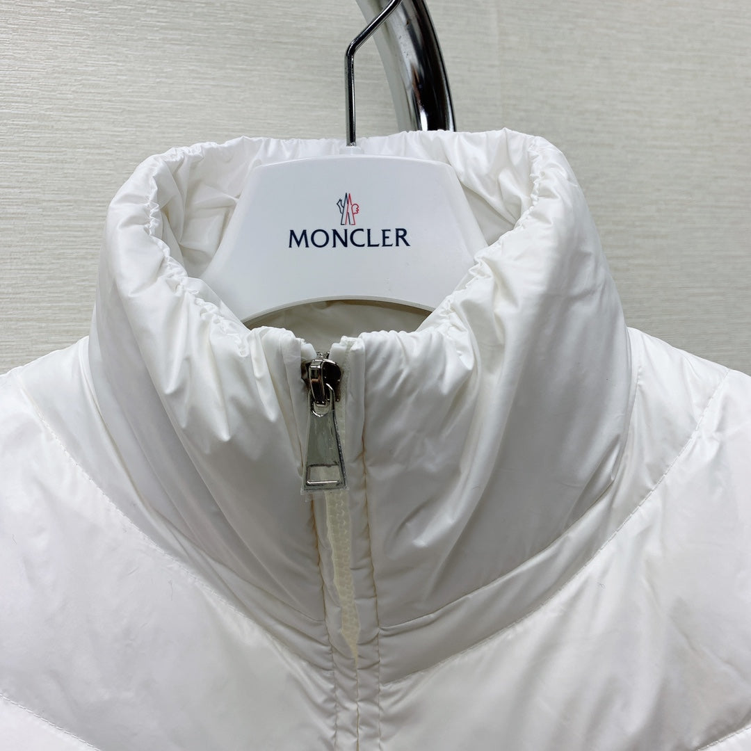 MONCLER 25S JACKET IN WHITE 003