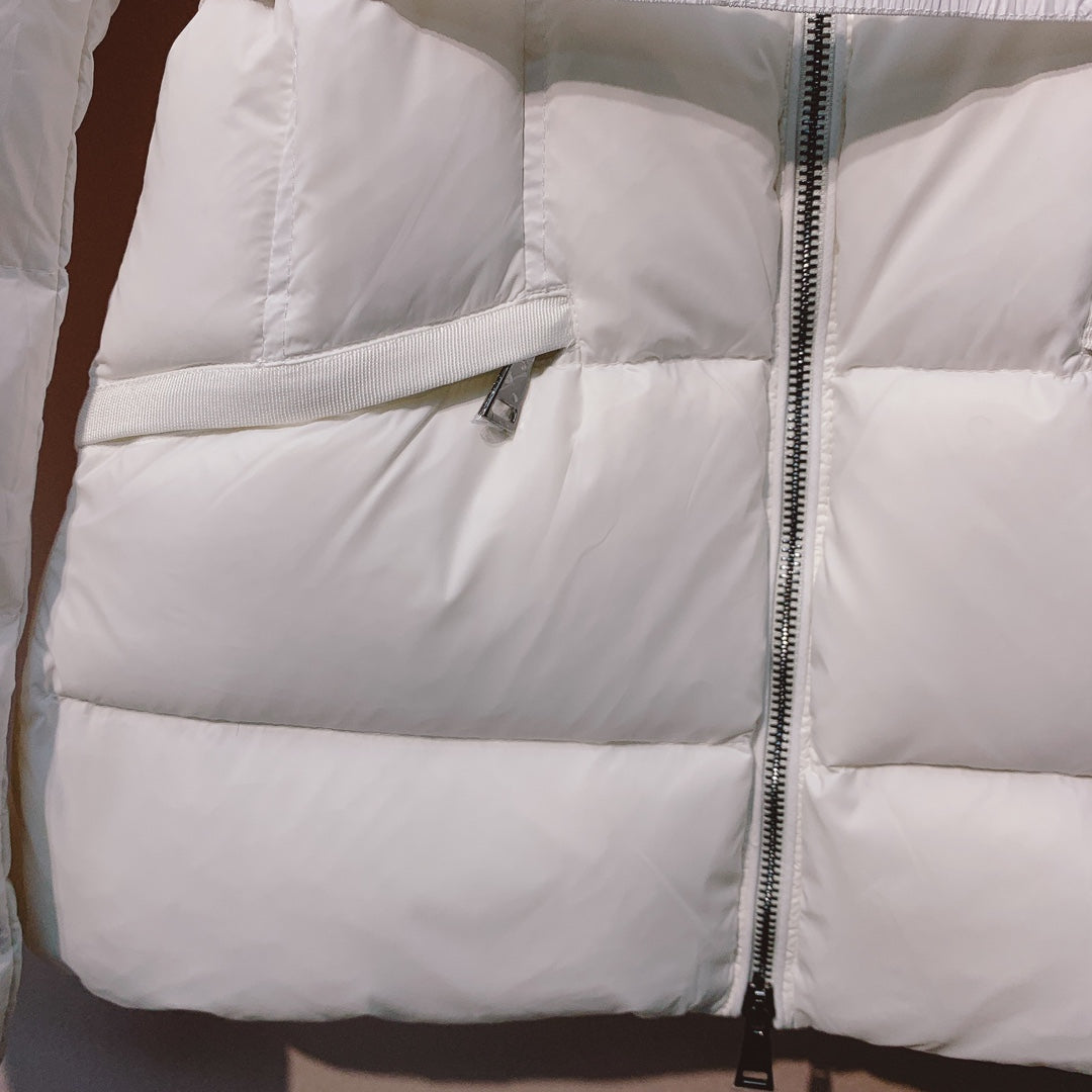 MONCLER 25S COAT IN WHITE 054