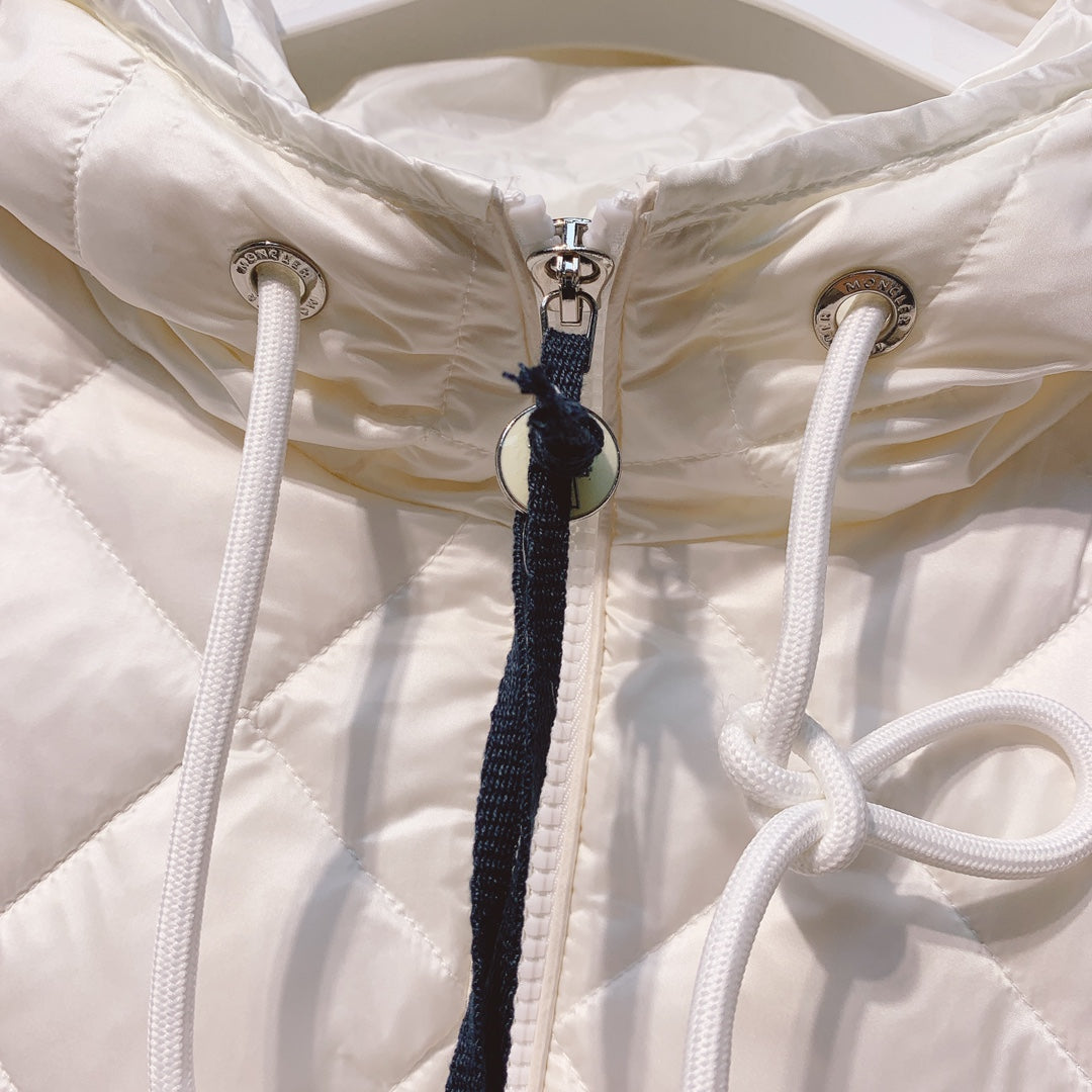 MONCLER 25S JACKET IN WHITE 040