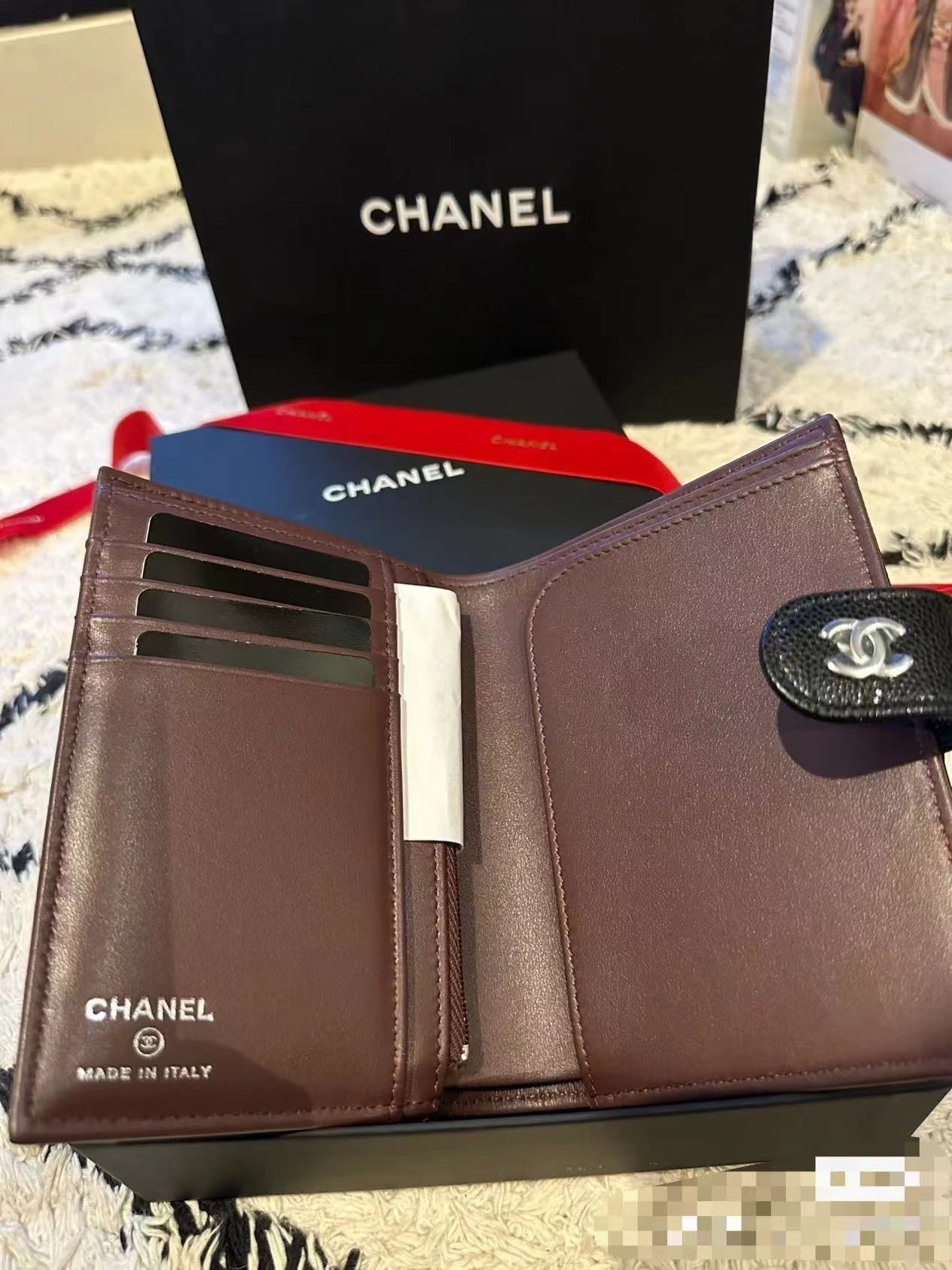 CC BIFOLD WALLET CAVIAR 14 BLACK GRAINED CALFSKIN