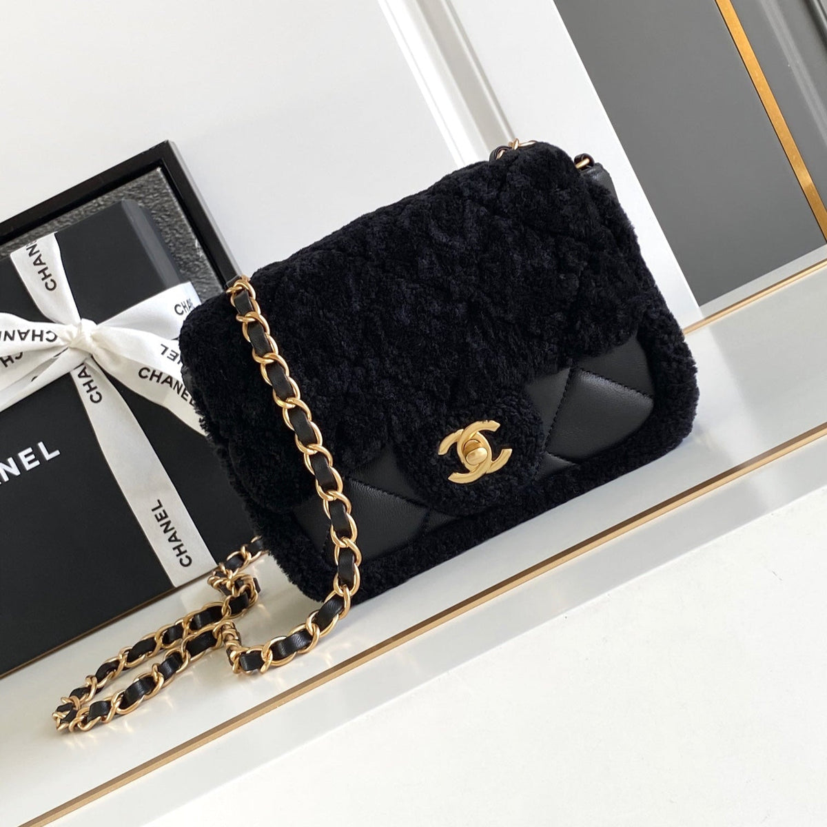 CHANEL 25S FLAP BAG 18 CM IN BLACK WOOL AND LAMBSKIN