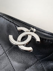 SHOULDER BAG 40 IN BLACK SOFT LAMBSKIN EMBOSSED LOGO SILVER HARDWARE