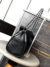 SHOULDER BAG 40 IN BLACK SOFT LAMBSKIN EMBOSSED LOGO SILVER HARDWARE