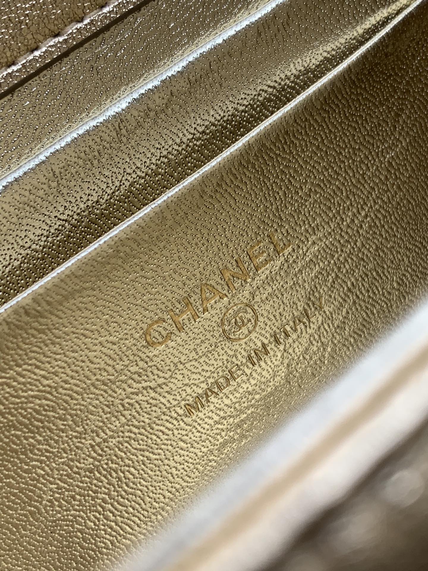 CHANEL 25S KELLY BAG 18 IN GOLD METALLIC LAMBSKIN WITH GOLD HARDWARE