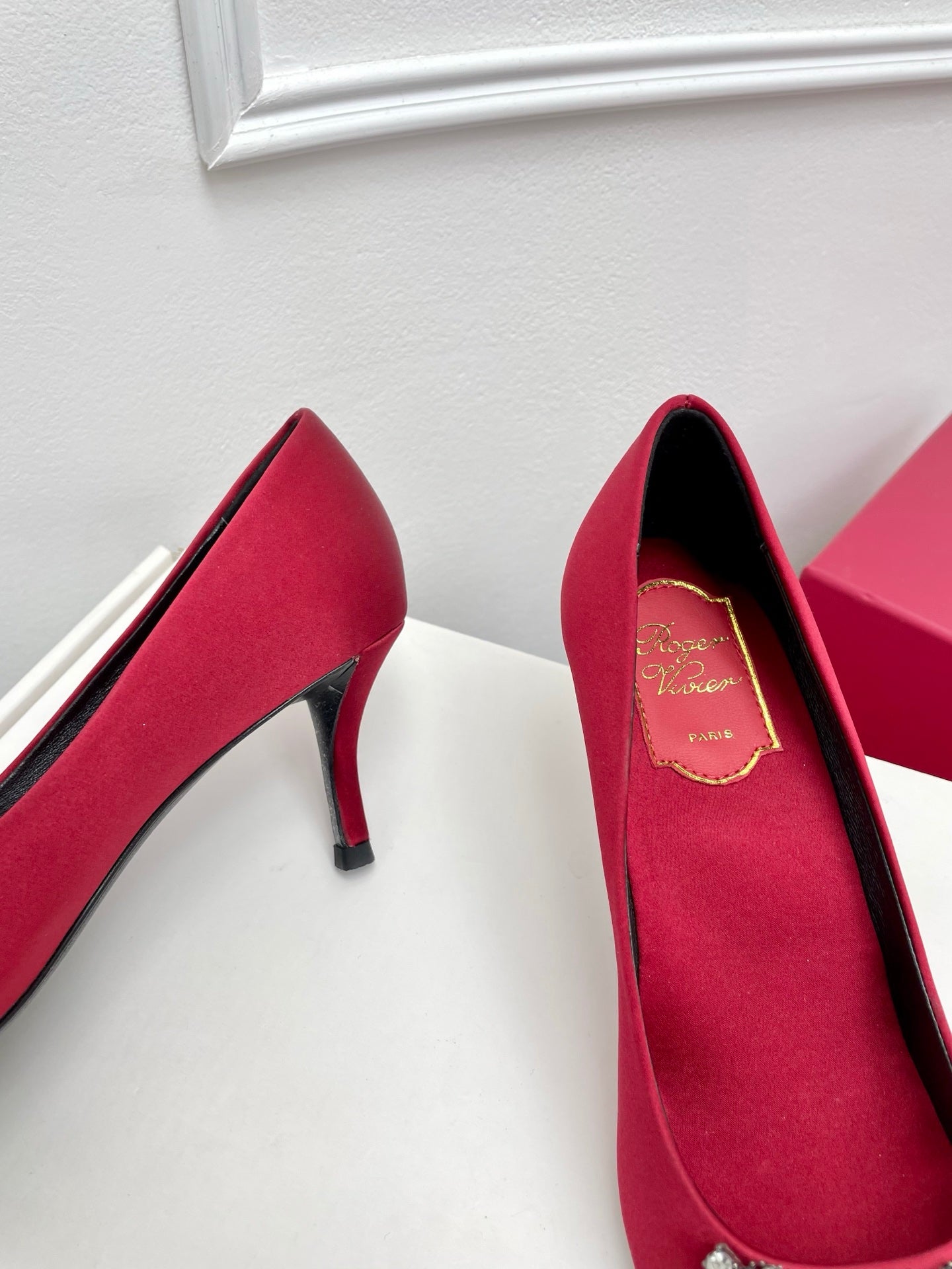 EFFLORESCENCE PUMPS IN RED GLITTER FABRIC