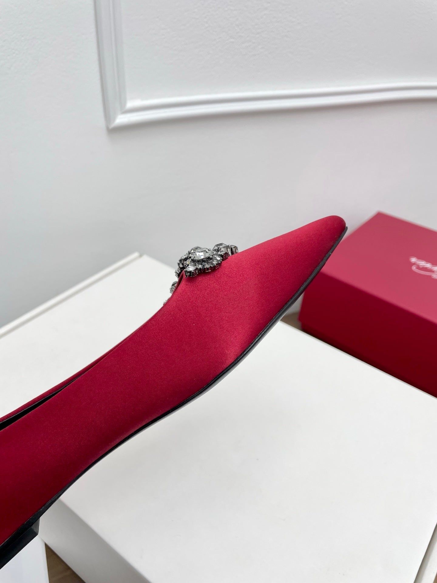 EFFLORESCENCE BALLERINAS IN RED GLITTER FABRIC