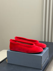 ALAIA 25S BALLET FLATS IN BRIGHT RED VELVET