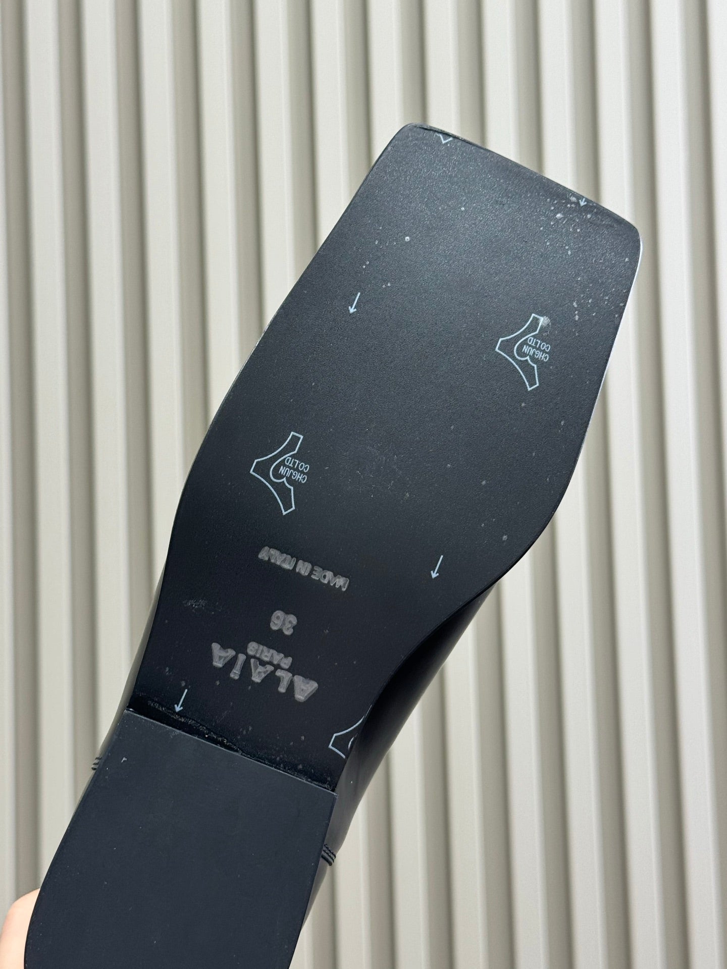 ALAIA 25S SQUARE TOE CHELSEA ANKLE BOOTS SHOES IN BLACK GLOSSY CALFSKIN