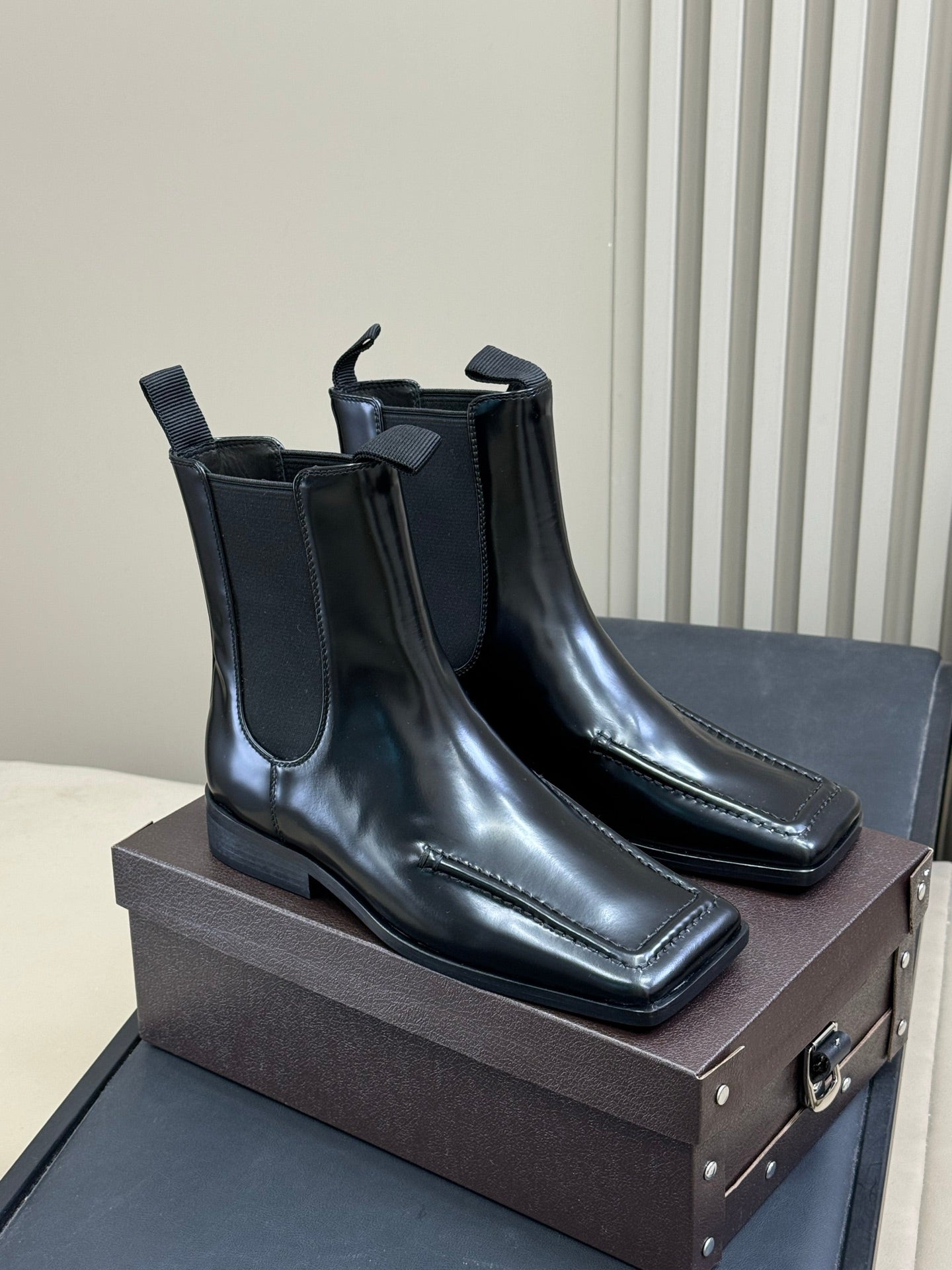 ALAIA 25S SQUARE TOE CHELSEA ANKLE BOOTS SHOES IN BLACK GLOSSY CALFSKIN