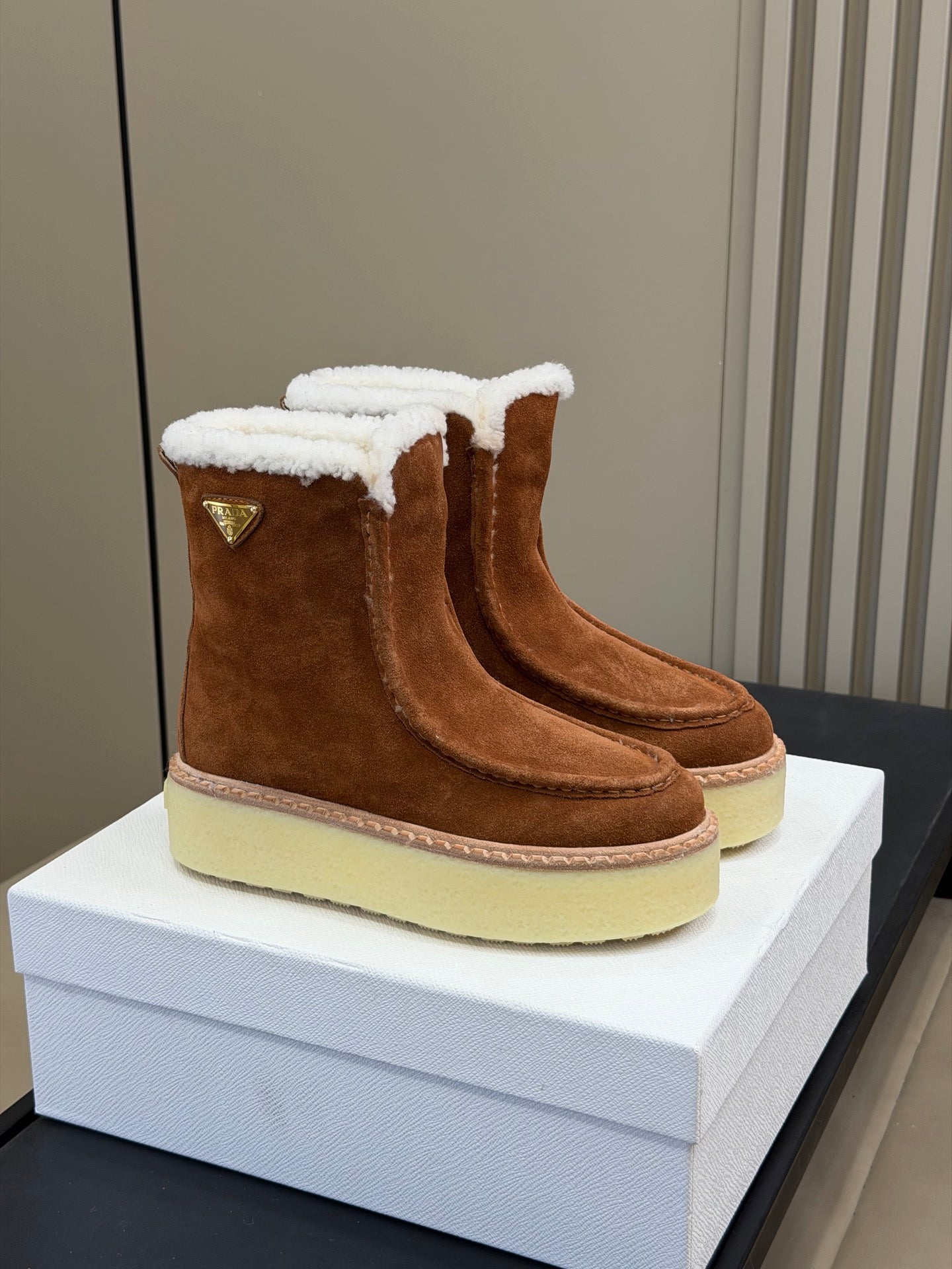 PRADA 25S PLATFORM ANKLE BOOTS 40 MM IN DARK BROWN SUEDE SHEARLING-LINED