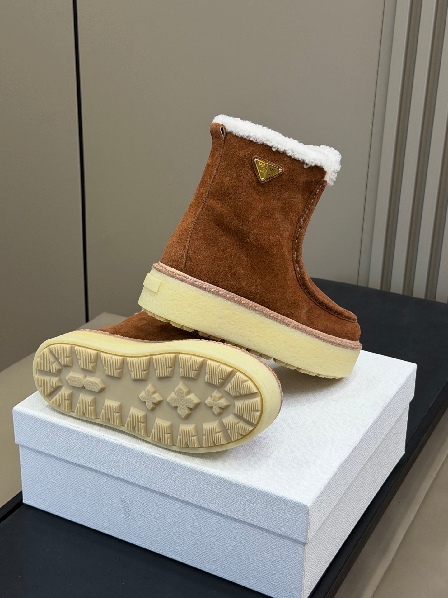 PRADA 25S PLATFORM ANKLE BOOTS 40 MM IN DARK BROWN SUEDE SHEARLING-LINED