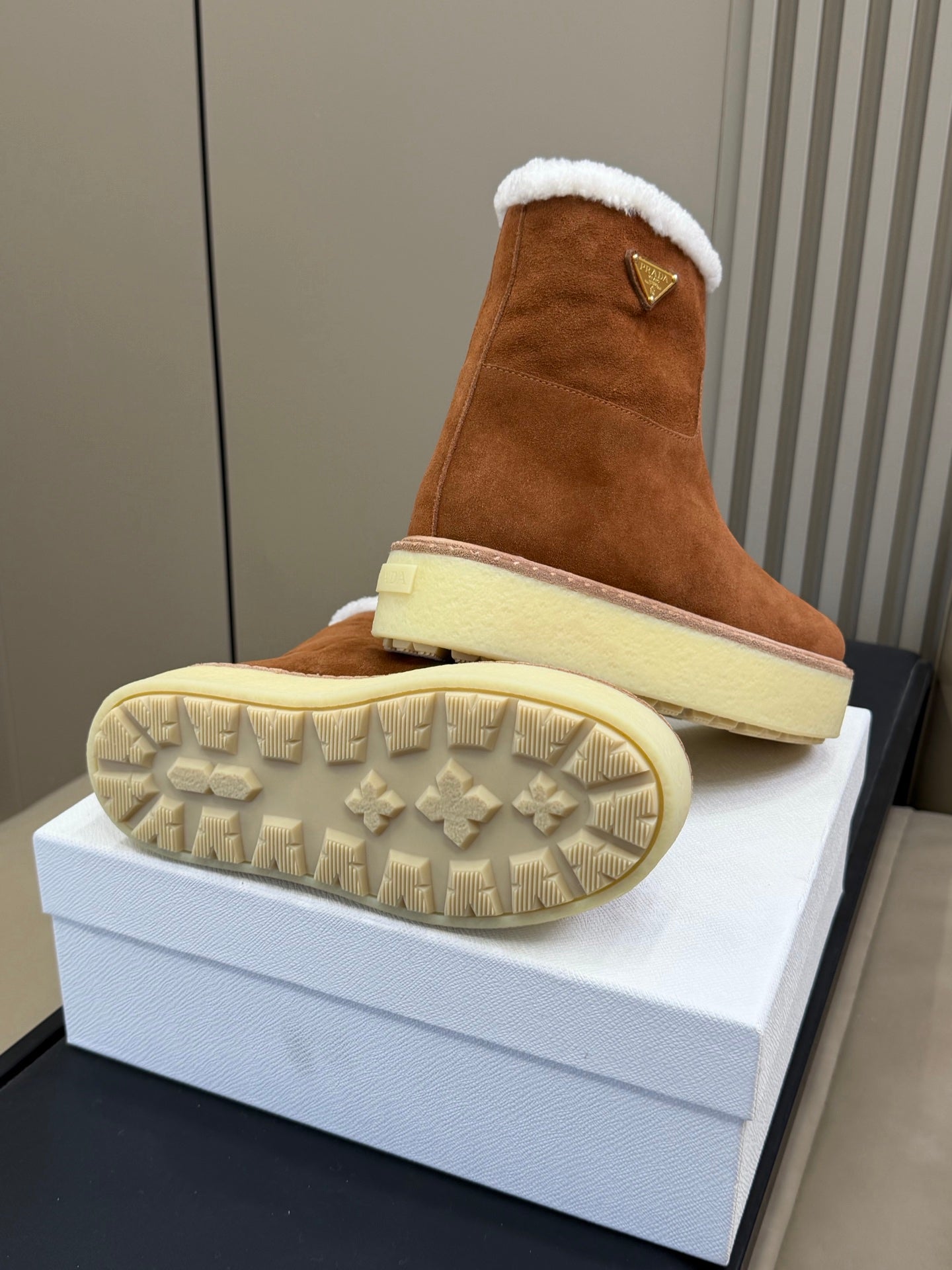 PRADA 25S ANKLE BOOTS 40 MM IN DARK BROWN SUEDE SHEARLING-LINED