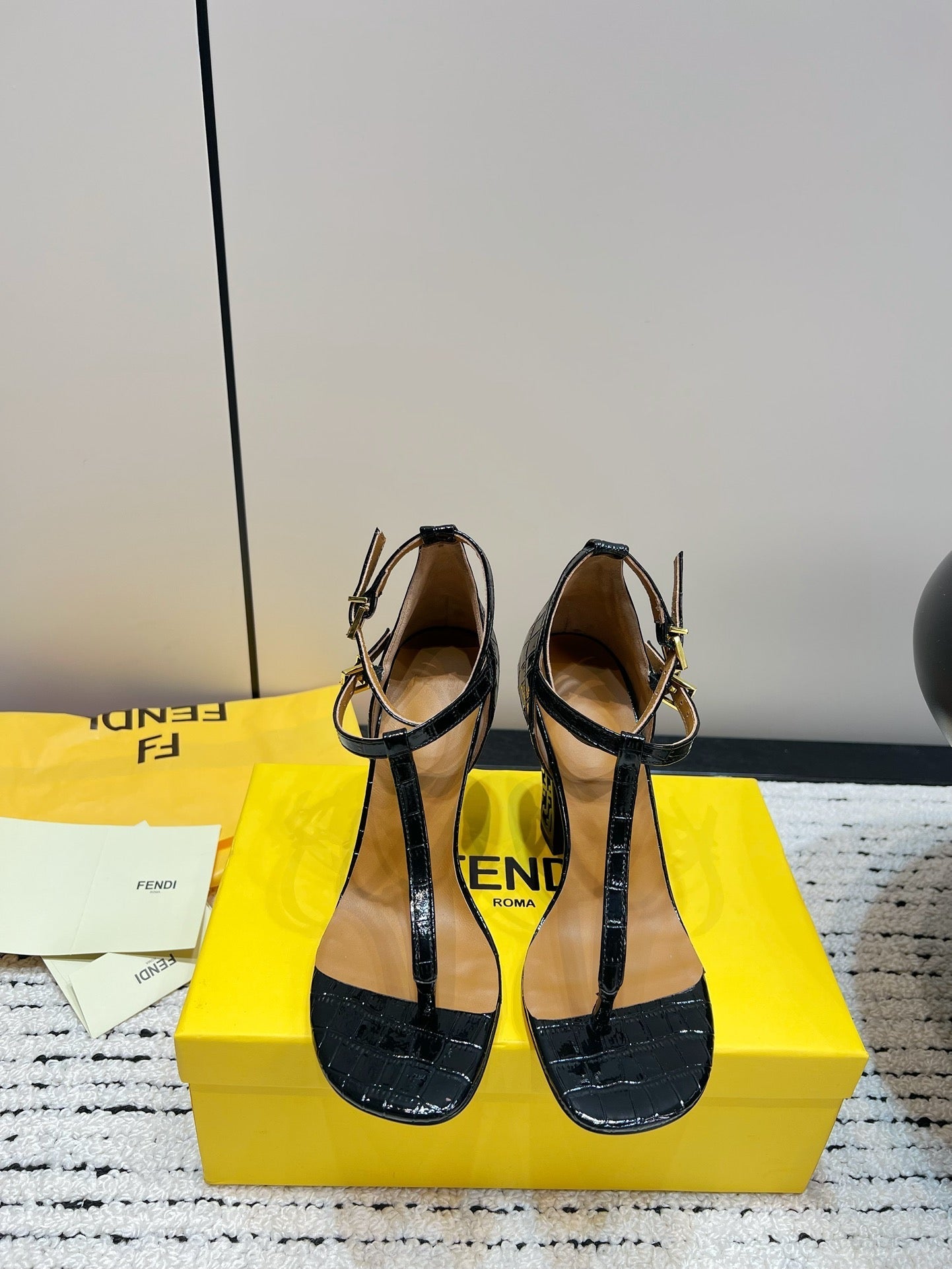 FENDI HIGH-HEELED 10 CM IN BLACK GLOSSY LAMBSKIN WITH GOLD HARDWARE