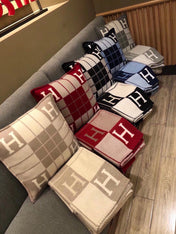 AVALON III THROW BLANKET 175 CM IN CHERRY RED WOOL AND CASHMERE 351743