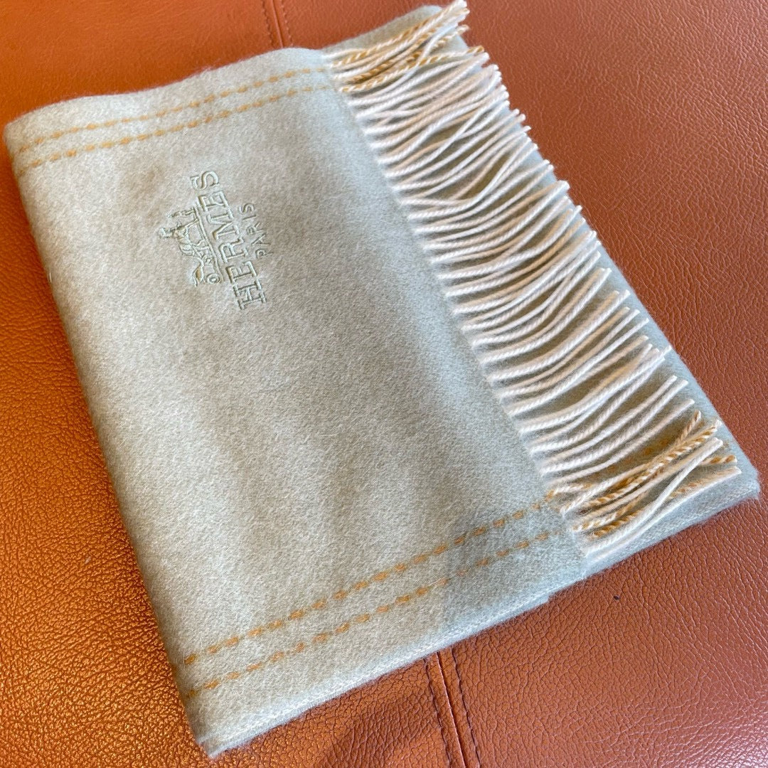 UNIE BRODEE GM MUFFLER IN PASTEL GREY CASHMERE