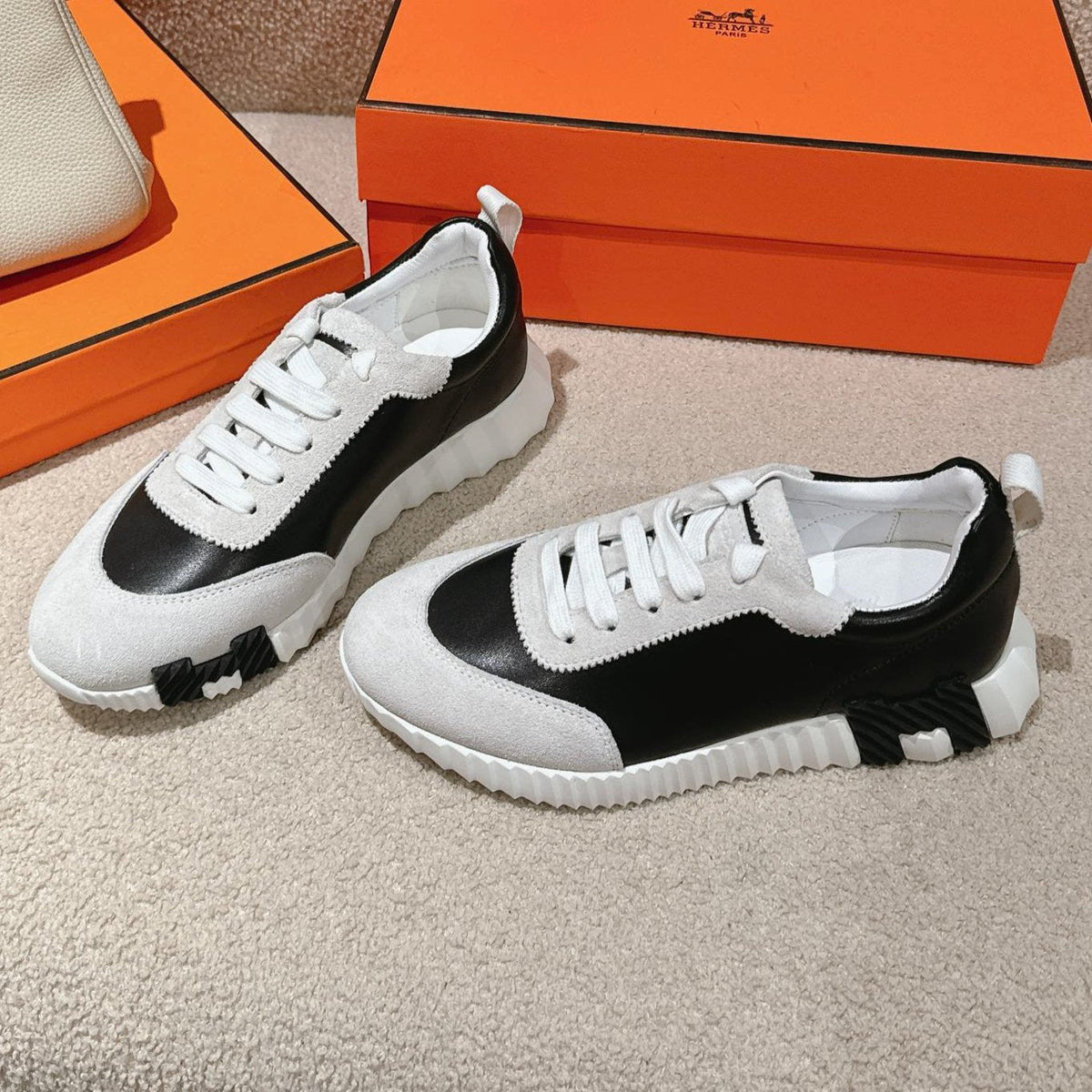 MAINLAND SNEAKER IN PALE GRAY SUEDE AND BLACK CALFSKIN