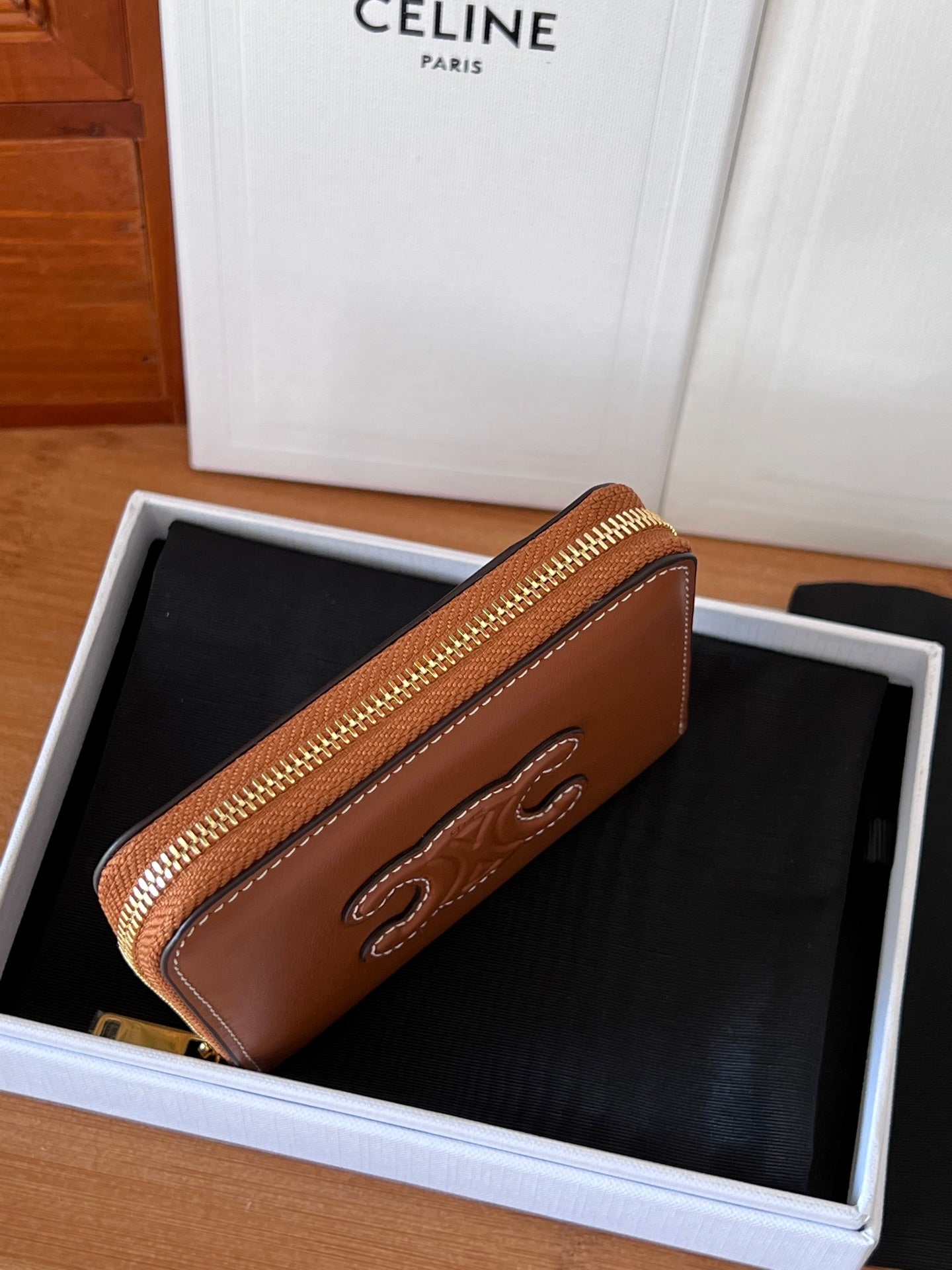 CELINE 25S TRIOMPHE COMPACT ZIPPED WALLET 11 IN BROWN CALFSKIN GOLD HARDWARE