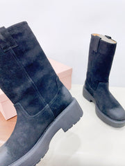 THICK-SOLED BOOTS IN BLACK SUEDE