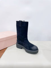 THICK-SOLED BOOTS IN BLACK SUEDE