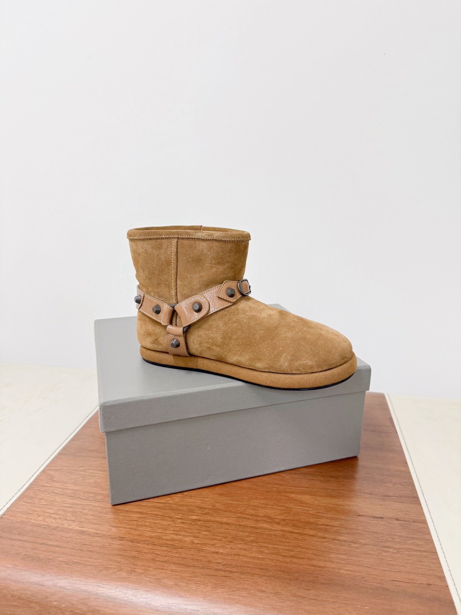 BALENCIAGA 25S ALASKA ANKLE BOOTS IN LIGHT BROWN SUEDE AND LAMBSKIN