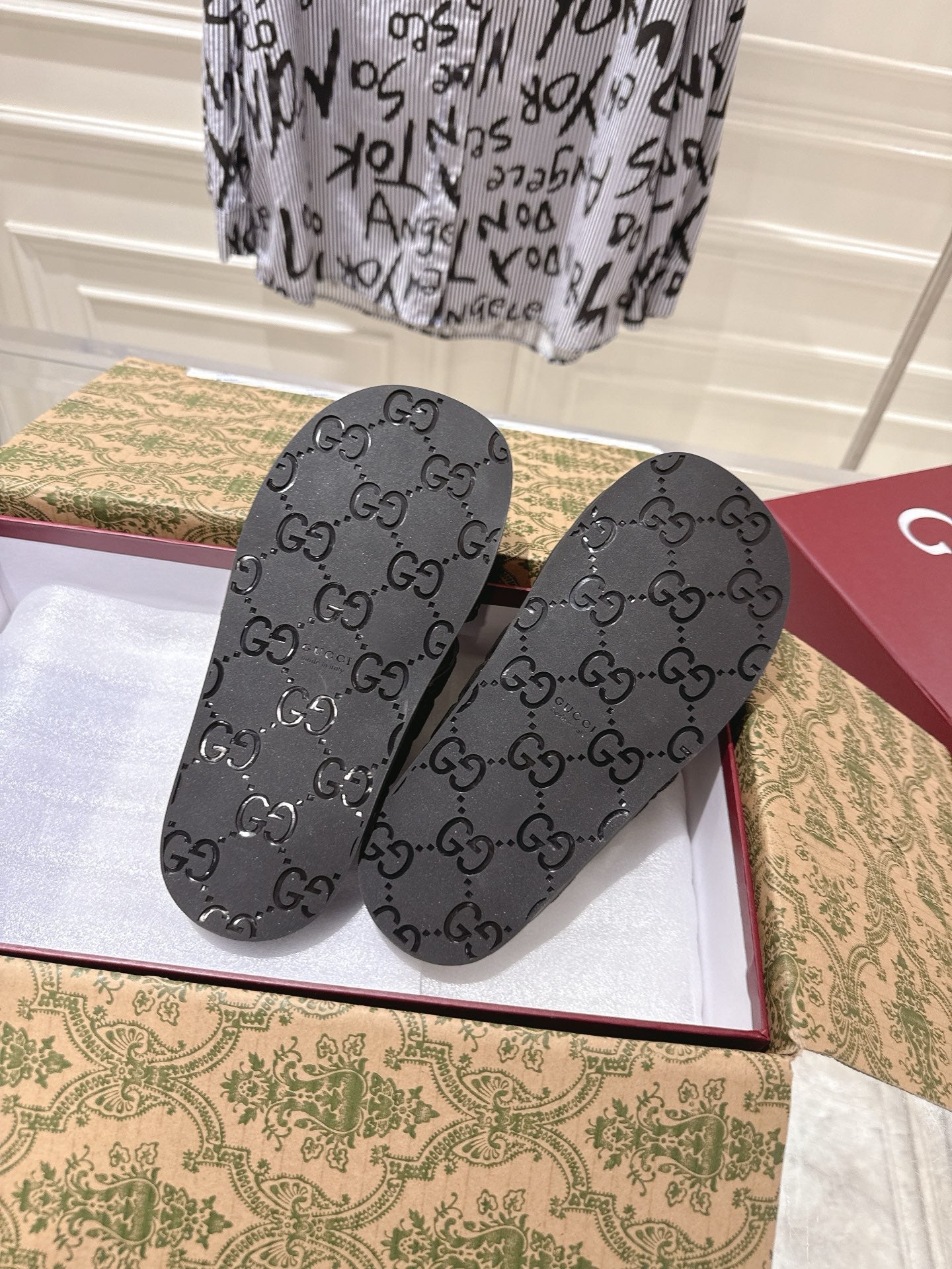 GG SLIDES IN BLACK SUEDE WITH EMBOSSED LOGO STYLE 6