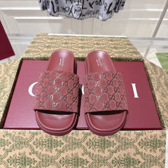 GG SLIDES IN RED SUEDE WITH EMBOSSED LOGO STYLE 3