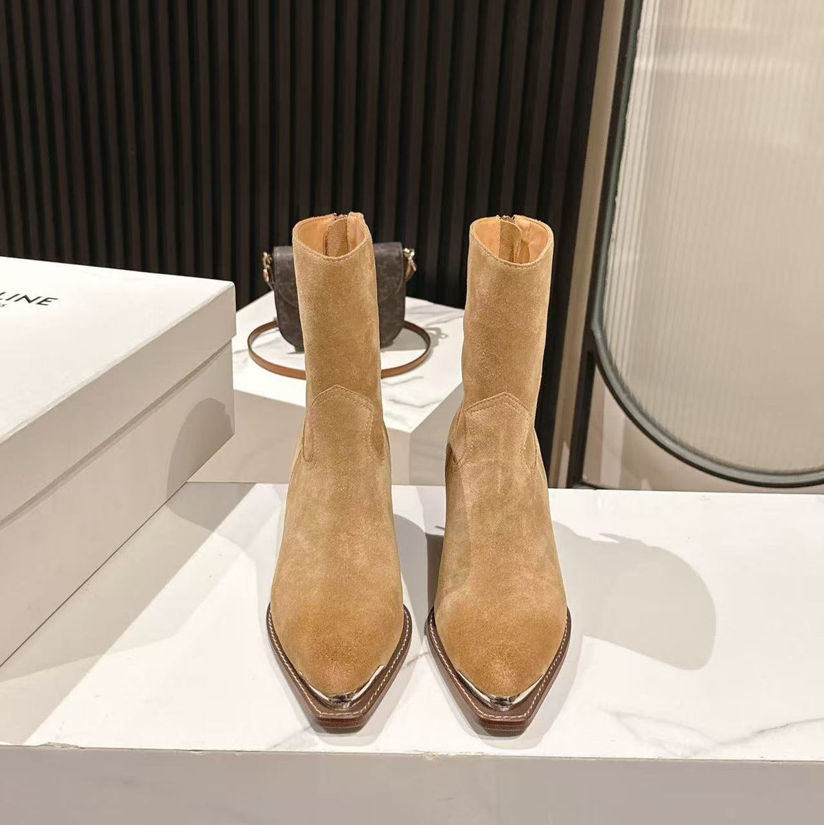 CELINE 25S CHELSEA BOOTS CLASSIC 45MM IN LIGHT BROWN SUEDE