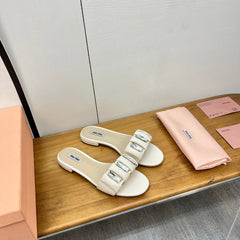 FLAT SLIDE IN WHITE CALFSKIN