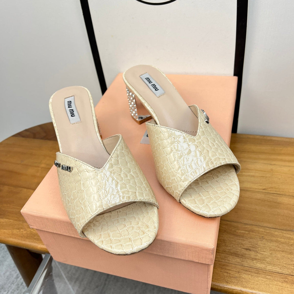 JEWELLED HEEL 55 MULE SANDALS IN PALE YELLOW CALFSKIN