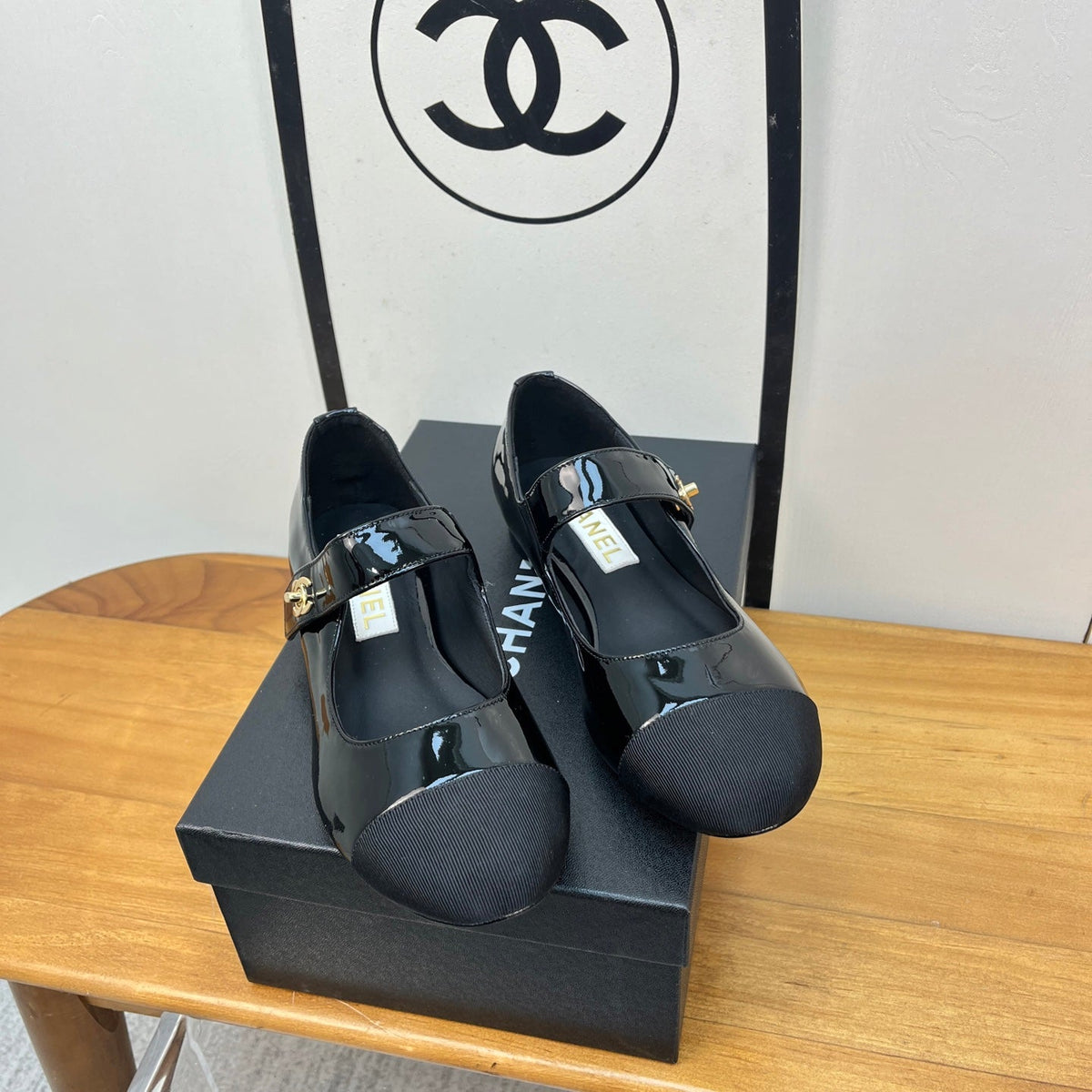 CHANEL 25S FLATS WITH FABRIC TOE IN BLACK GLOSSY CALFSKIN