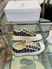 WALK'N PLATFORM SNEAKER IN BLACK MIX CAMEL BROWN EMBROIDERY ICONIC PATTERNS FABRIC