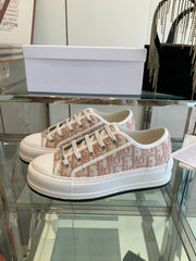WALK'N PLATFORM SNEAKER IN IN LIGHT PINK EMBROIDERY ICONIC PATTERNS FABRIC