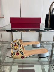 VLTN HIGH HEEL 25S 30 MM IN BEIGE FABRIC AND SILVER LAMBSKIN WITH EMBROIDERED CHERRY MOTIF