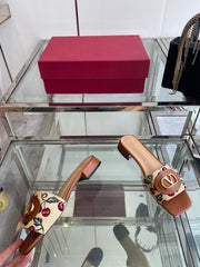 VLTN HIGH HEEL 25S 30 MM IN BEIGE FABRIC AND BROWN LAMBSKIN WITH EMBROIDERED CHERRY MOTIF