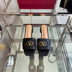 VLTN HIGH HEEL 25S 30 MM IN BLACK LAMBSKIN WITH GOLD HARDWARE