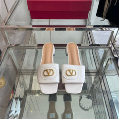 VLTN HIGH HEEL 25S 30 MM IN WHITE LAMBSKIN WITH GOLD HARDWARE