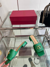 VLTN HIGH HEEL 25S 30 MM IN GREEN LAMBSKIN WITH GOLD HARDWARE
