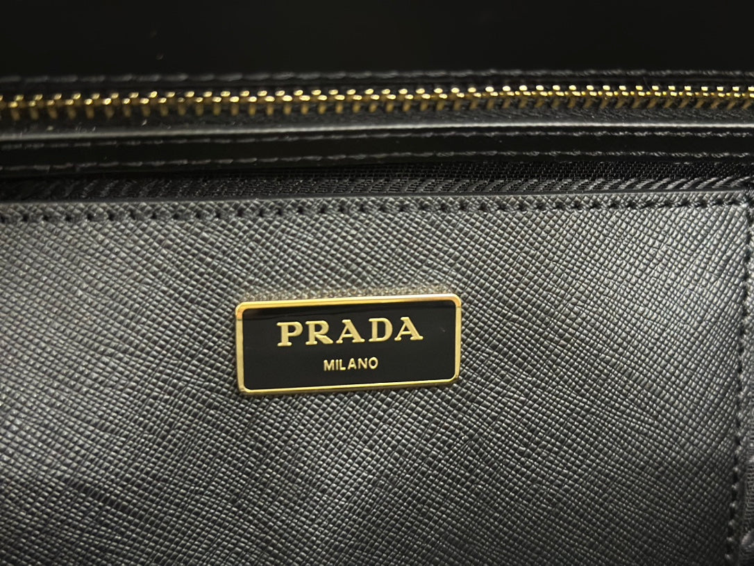 PRADA 25S GALLERIA LARGE BAG 28 IN BLACK CALFSKIN GOLD HARDWRE