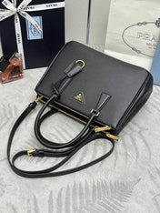 PRADA 25S GALLERIA LARGE BAG 28 IN BLACK CALFSKIN GOLD HARDWRE