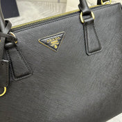 PRADA 25S GALLERIA LARGE BAG 32 IN BLACK CALFSKIN GOLD HARDWRE