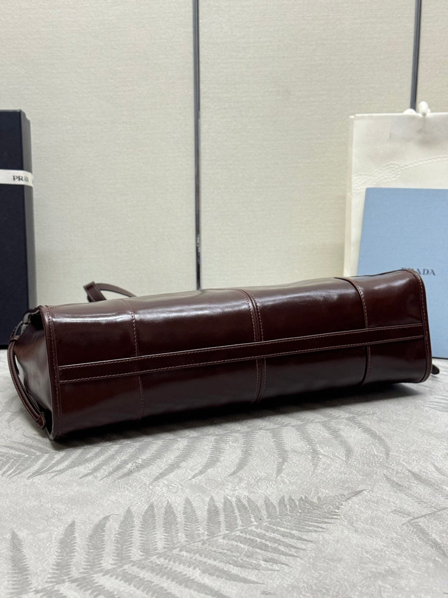 PRADA 25S BONNIE LARGE HANDBAG 38 IN DARK BROWN GLOSSY CALFSKIN GOLD HARDWARE