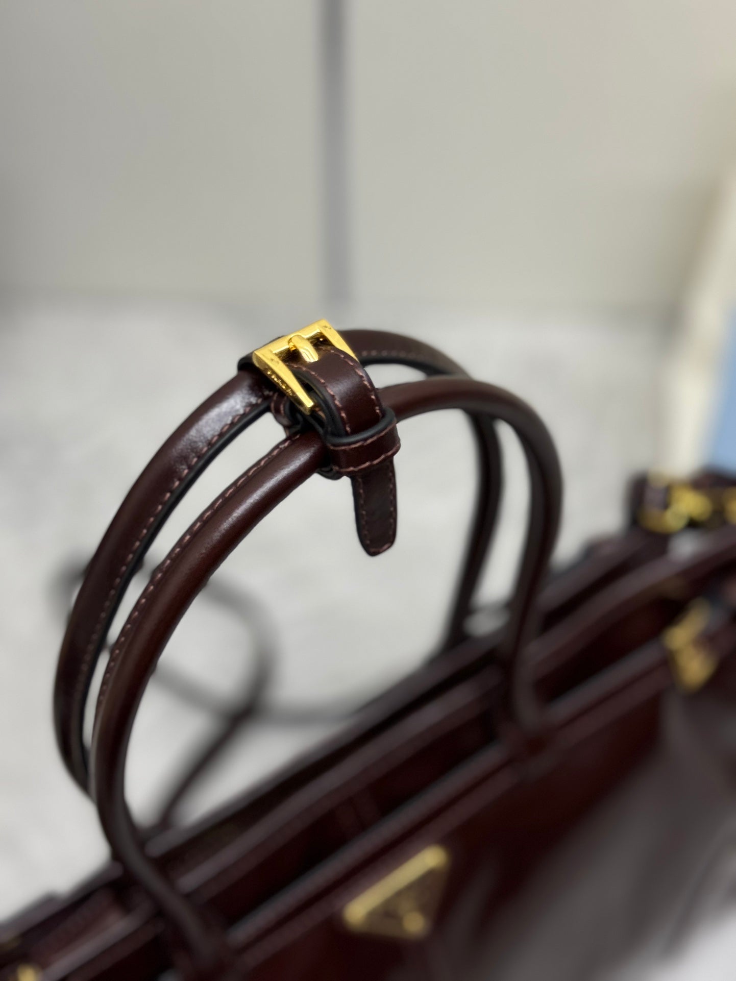 PRADA 25S BONNIE LARGE HANDBAG 38 IN DARK BROWN GLOSSY CALFSKIN GOLD HARDWARE