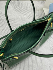 PRADA 25S BONNIE LARGE HANDBAG 38 IN GREEN GLOSSY CALFSKIN GOLD HARDWARE