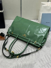PRADA 25S BONNIE LARGE HANDBAG 38 IN GREEN GLOSSY CALFSKIN GOLD HARDWARE