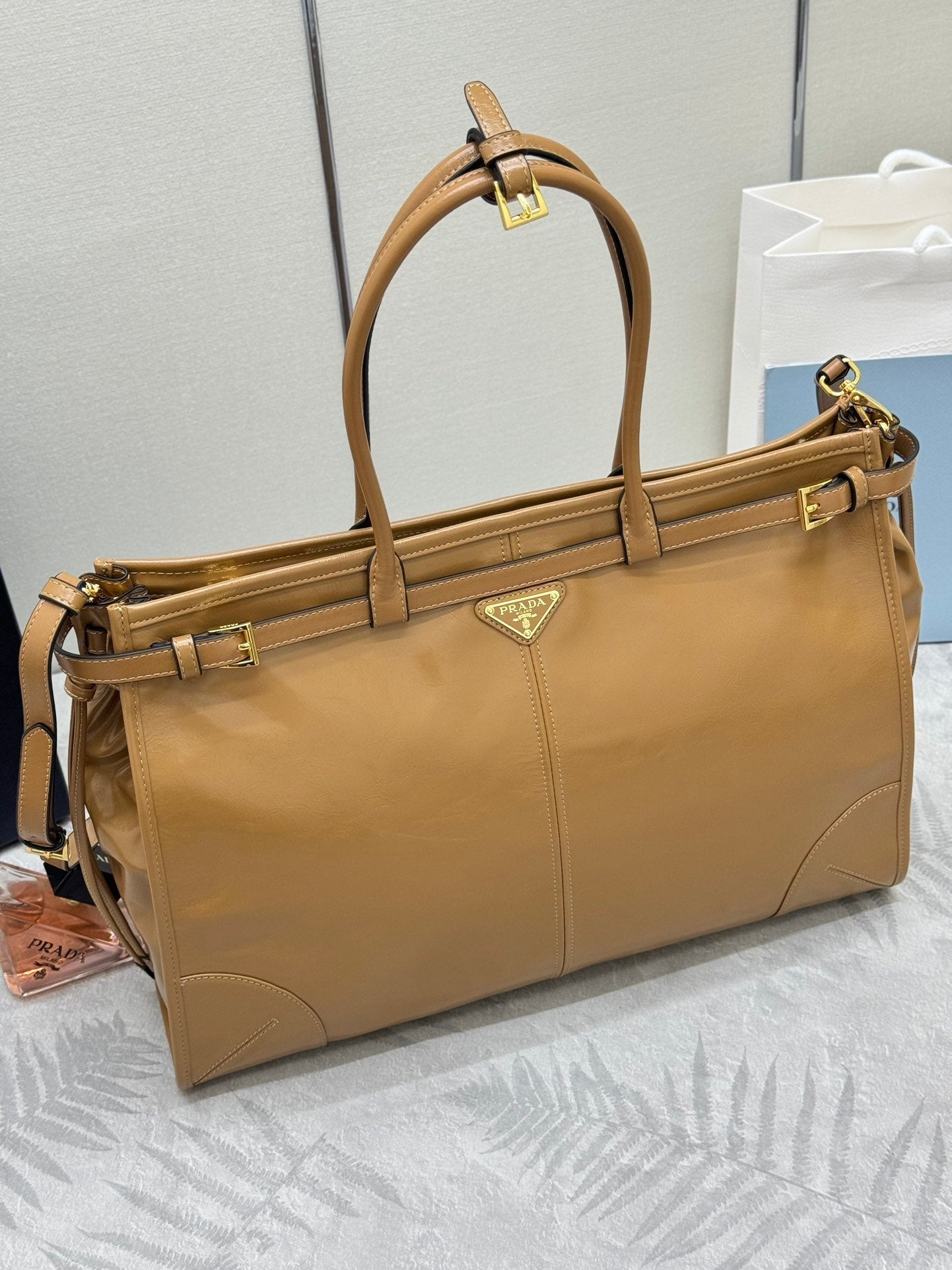 PRADA 25S LUX SOFT BAG 42 IN CARAMEL GLOSSY CALFSKIN GOLD HARDWARE