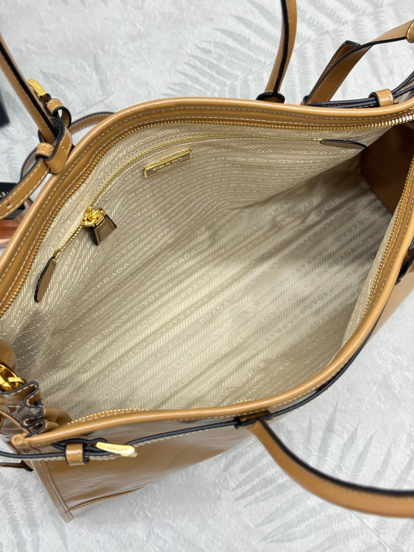 PRADA 25S LUX SOFT BAG 42 IN CARAMEL GLOSSY CALFSKIN GOLD HARDWARE