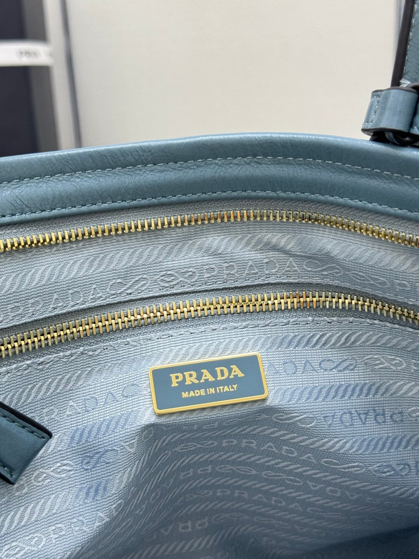 PRADA 25S BONNIE LARGE HANDBAG 38 IN LIGHT BLUE GLOSSY CALFSKIN GOLD HARDWRE