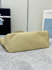 PRADA 25S RE-EDITION 1978 MEDIUM 35 IN DESERT BEIGE NYLON AND SAFFIANO CALFSKIN