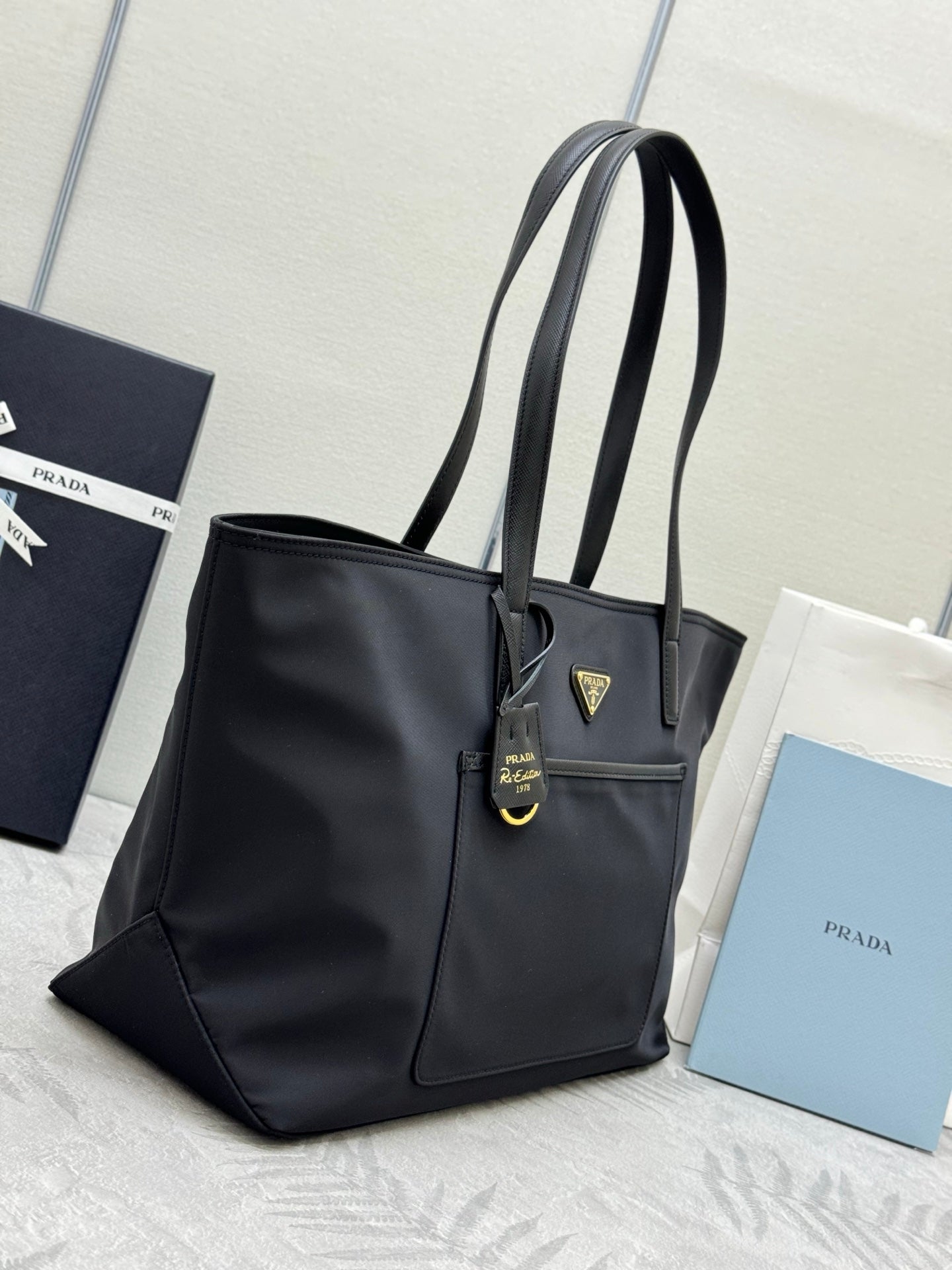 PRADA 25S RE-EDITION 1978 MEDIUM 35 IN BLACK NYLON AND SAFFIANO CALFSKIN